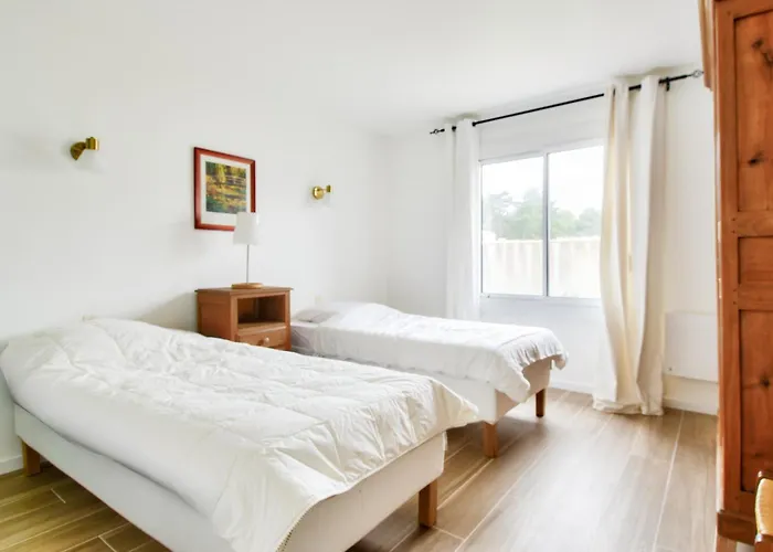 펜션 Maison Pour 6 Avec Jardin - 800 M De La La Guérinière